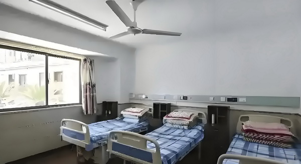 记者：阿代米赛后在更衣室和大家说了很抱歉，他很难过